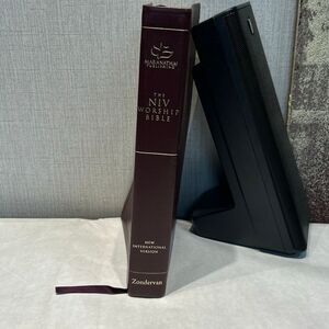 NIV Worship Bible Marantha! Publishing Zondervan 1984, 2000 Bonded Leather Burgu